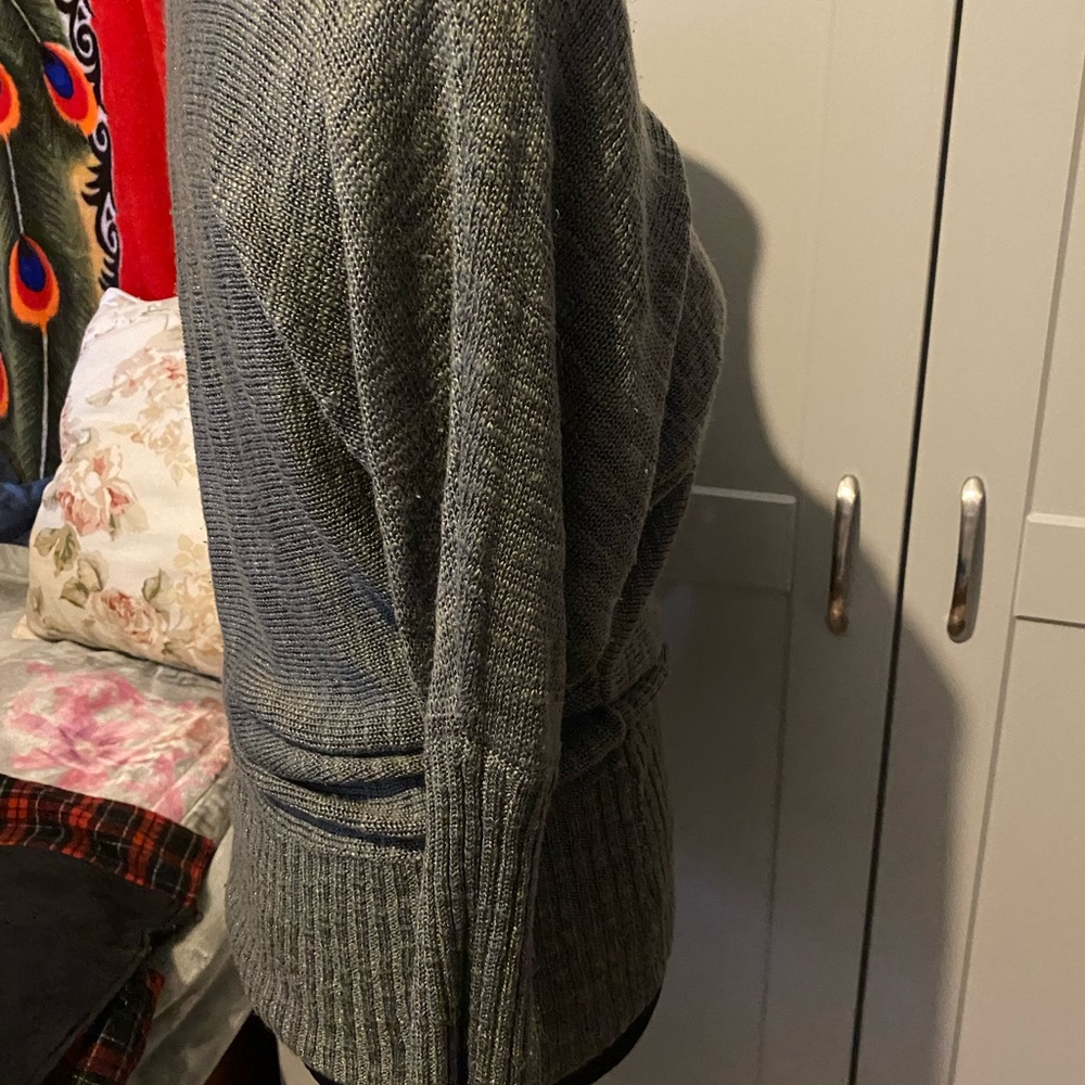 Sweater - Picture 5 of 6